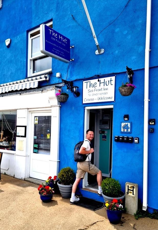 The Hut Wales - A Sea Front Inn Holyhead Exterior foto