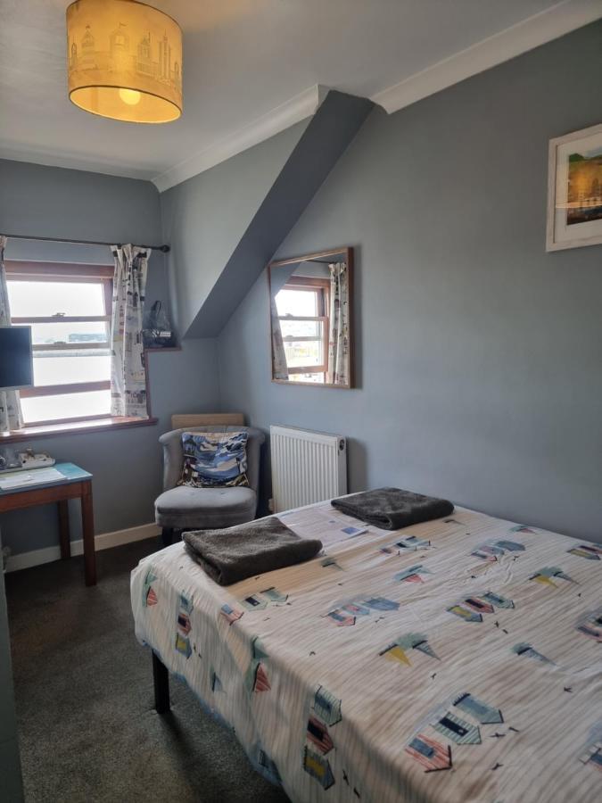 The Hut Wales - A Sea Front Inn Holyhead Exterior foto