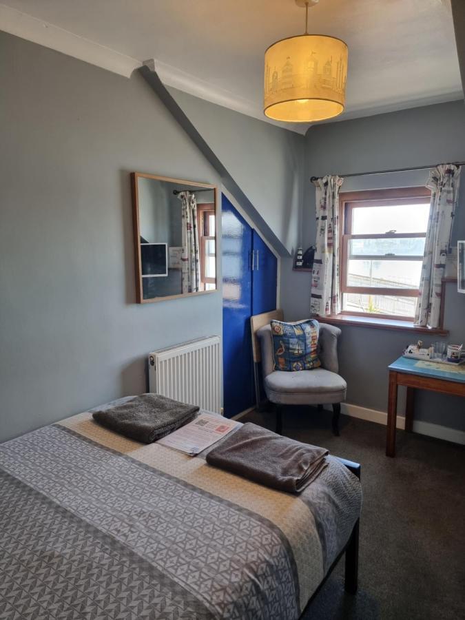 The Hut Wales - A Sea Front Inn Holyhead Exterior foto